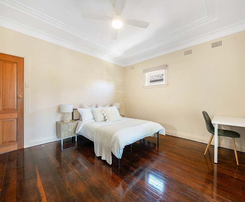 Room in a share house