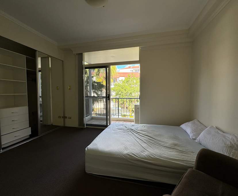 Furnished room with ensuite in a flatshare