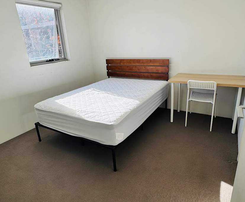 Furnished room with ensuite in a flatshare