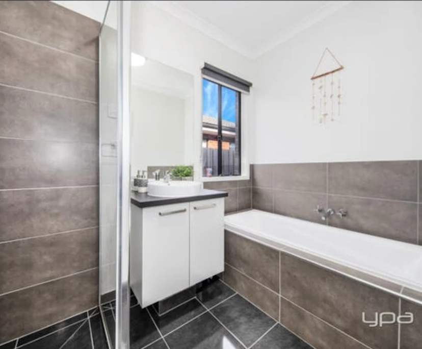$250, Share-house, 3 bathrooms, Aintree VIC 3336