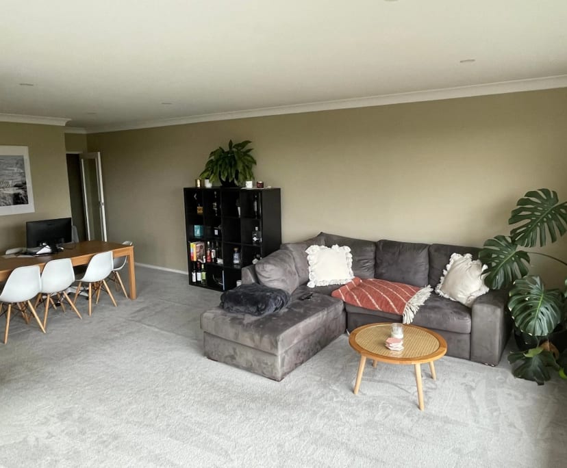 Unfurnished room in a flatshare