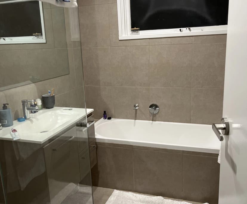 Furnished room in a flatshare