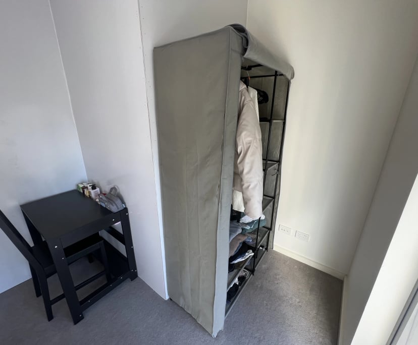Furnished room in a flatshare