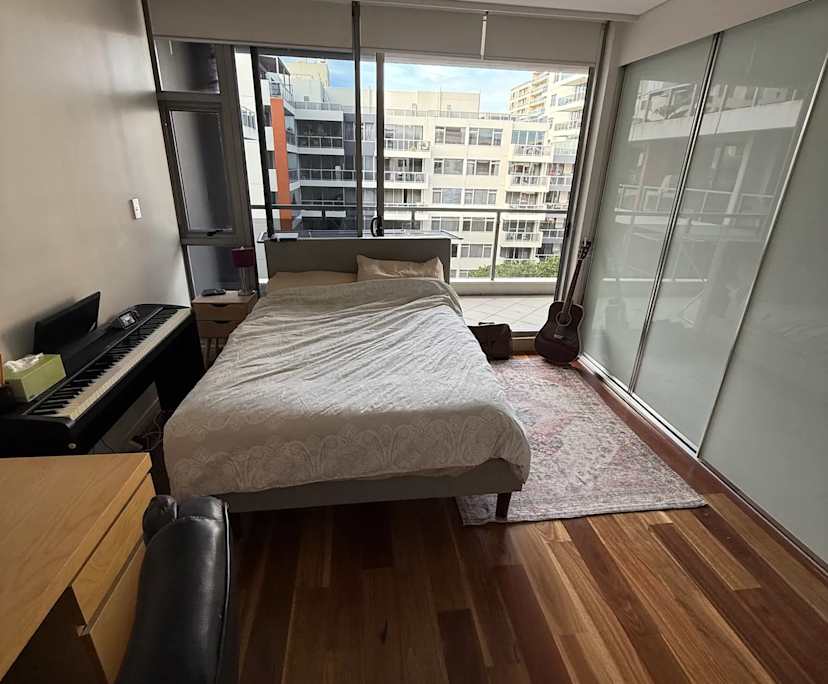 Unfurnished room with ensuite in a flatshare