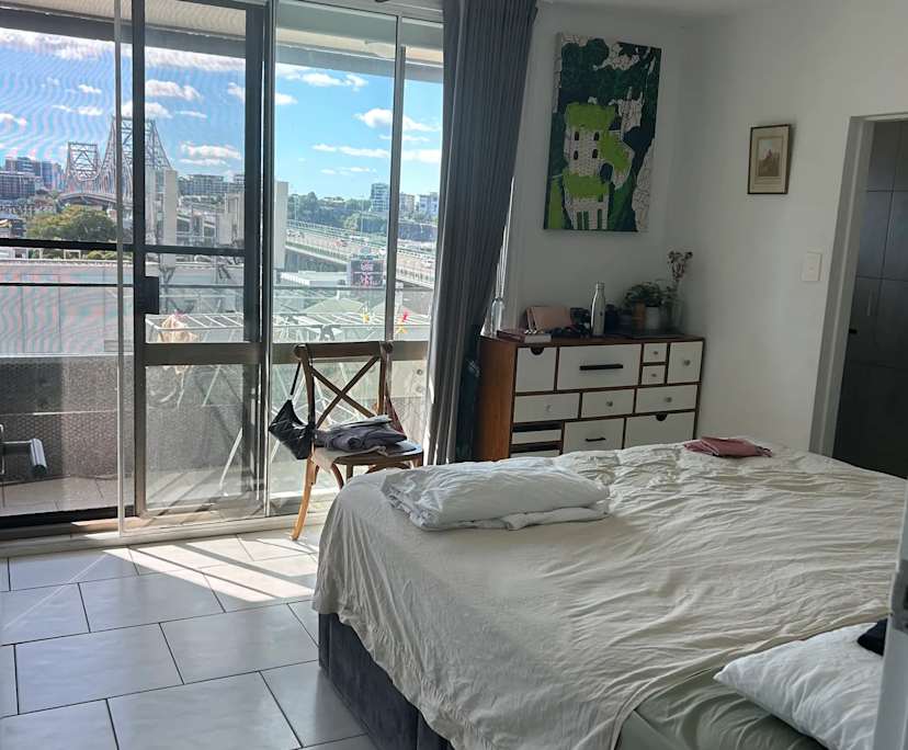 Furnished room with ensuite in a flatshare