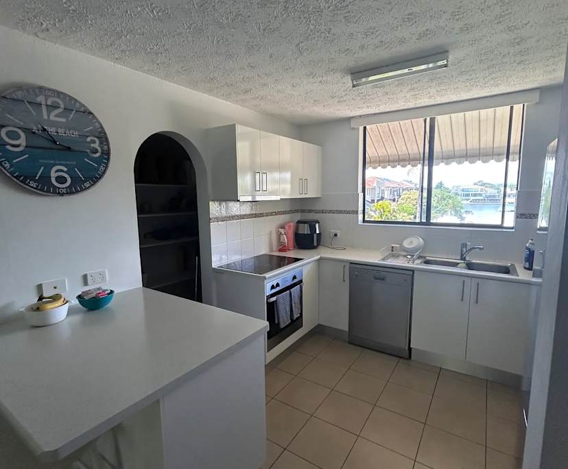 $450, Share-house, 2 bathrooms, Broadbeach Waters QLD 4218