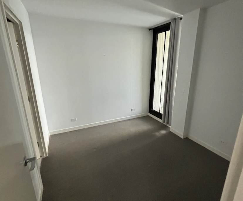 Unfurnished room with ensuite in a flatshare