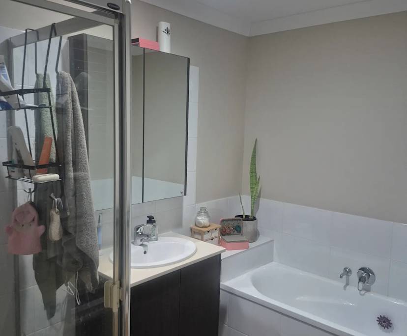 $350, Share-house, 4 bathrooms, Pacific Pines QLD 4211