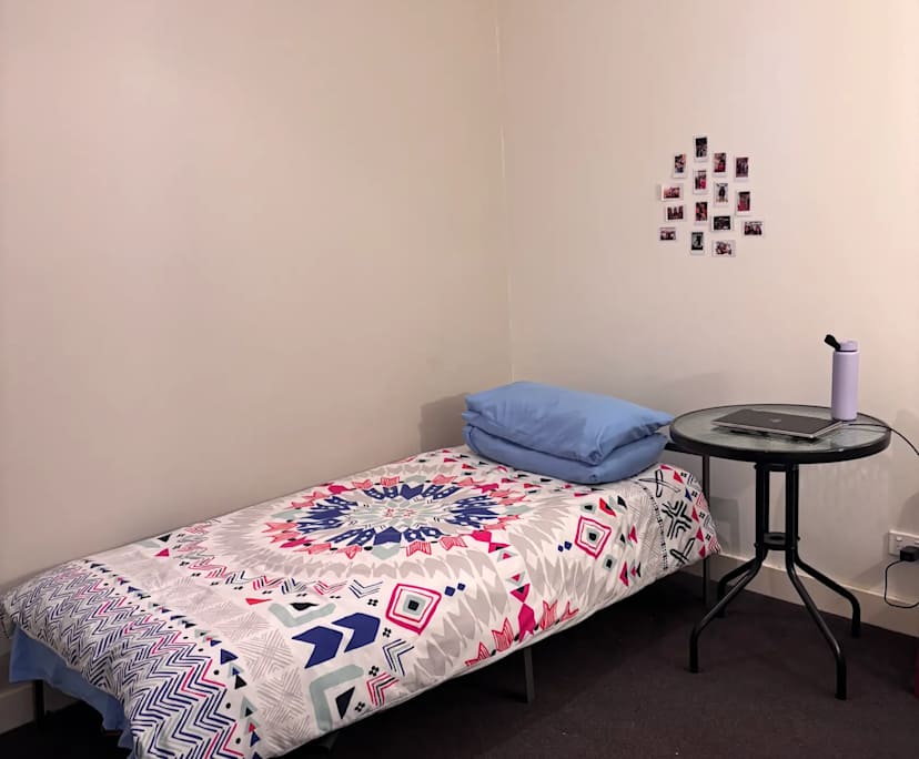 Furnished room in a flatshare