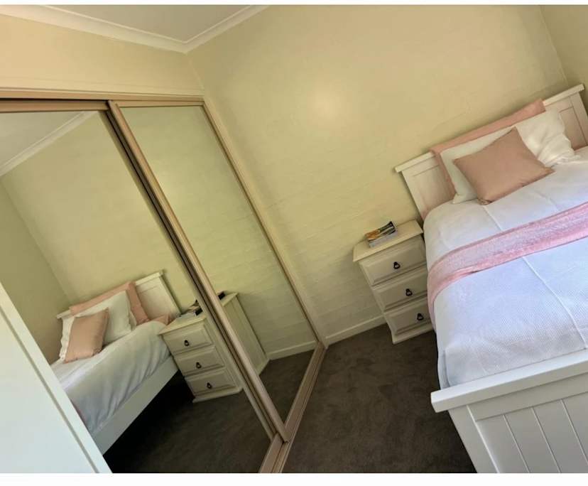 Furnished room in a flatshare