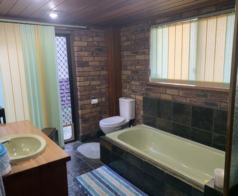 $340, Share-house, 3 bathrooms, Banora Point NSW 2486