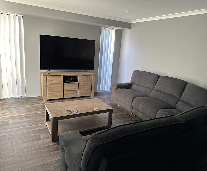 $350, Share-house, 4 bathrooms, Eglinton WA 6034