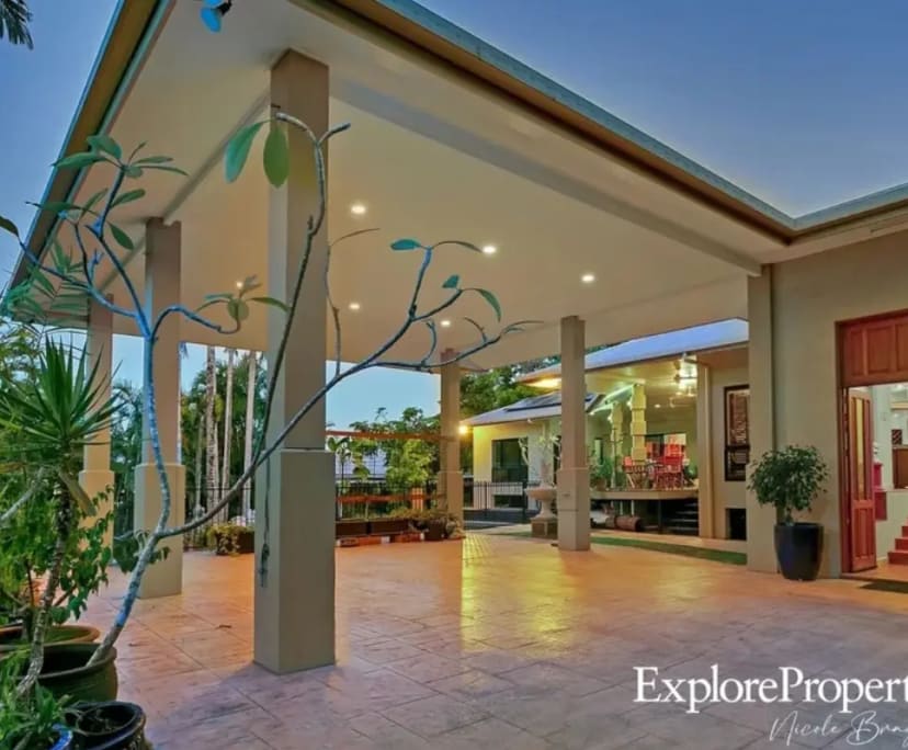 Room for Rent in White Rock, Cairns 380, Furnishe...