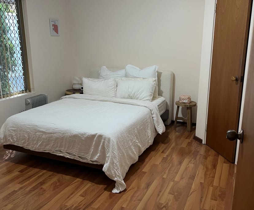 Room in a share house
