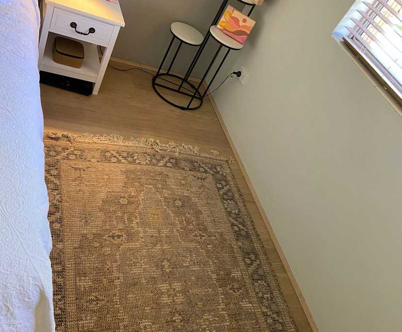 Furnished room in a flatshare