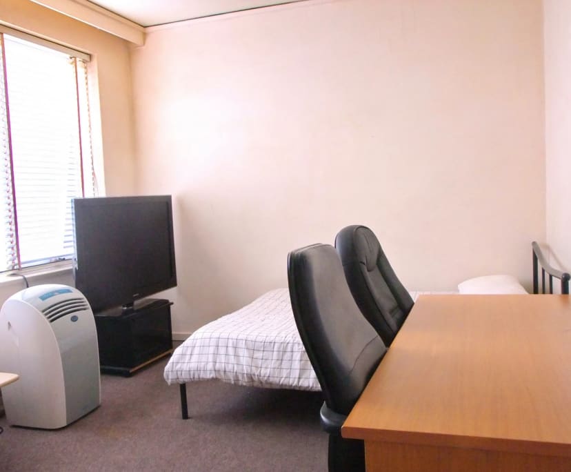 Furnished room in a flatshare
