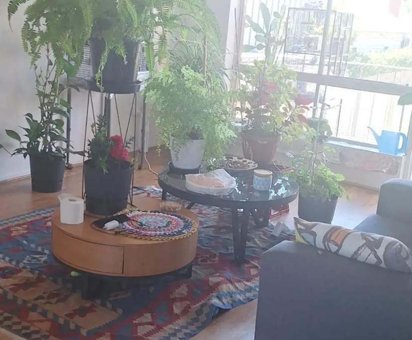 Unfurnished room in a flatshare