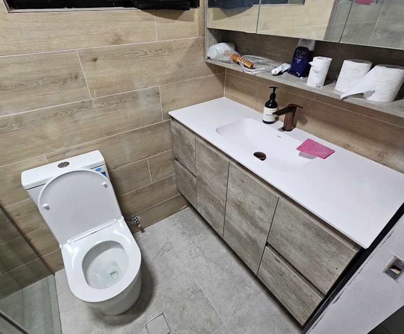 Room with ensuite in a share house
