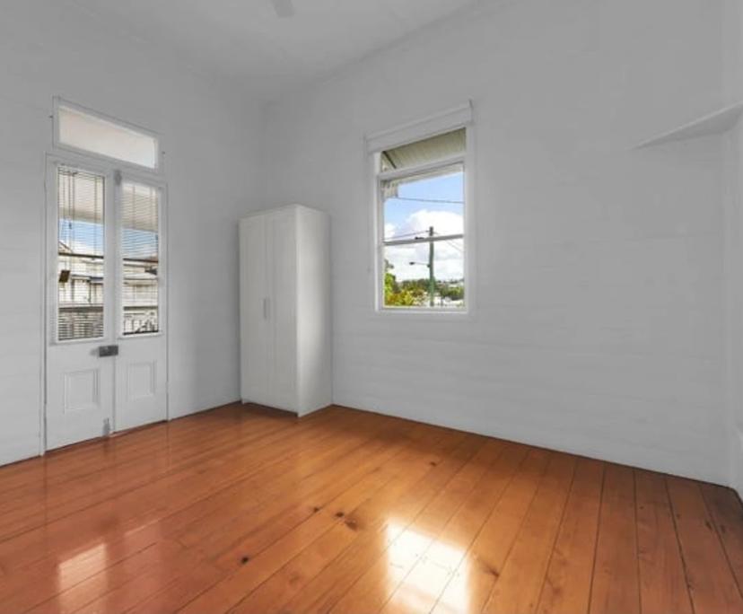 Room in a share house