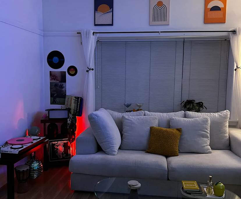 $1,300, Homestay, 2 bathrooms, Kingsgrove NSW 2208