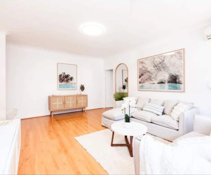 Furnished room in a flatshare