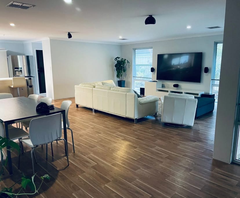 $275, Share-house, 4 bathrooms, Cloverdale WA 6105