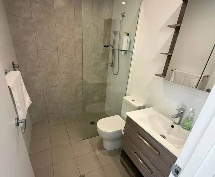 Furnished room with ensuite in a flatshare