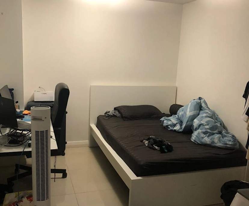 Furnished room in a flatshare