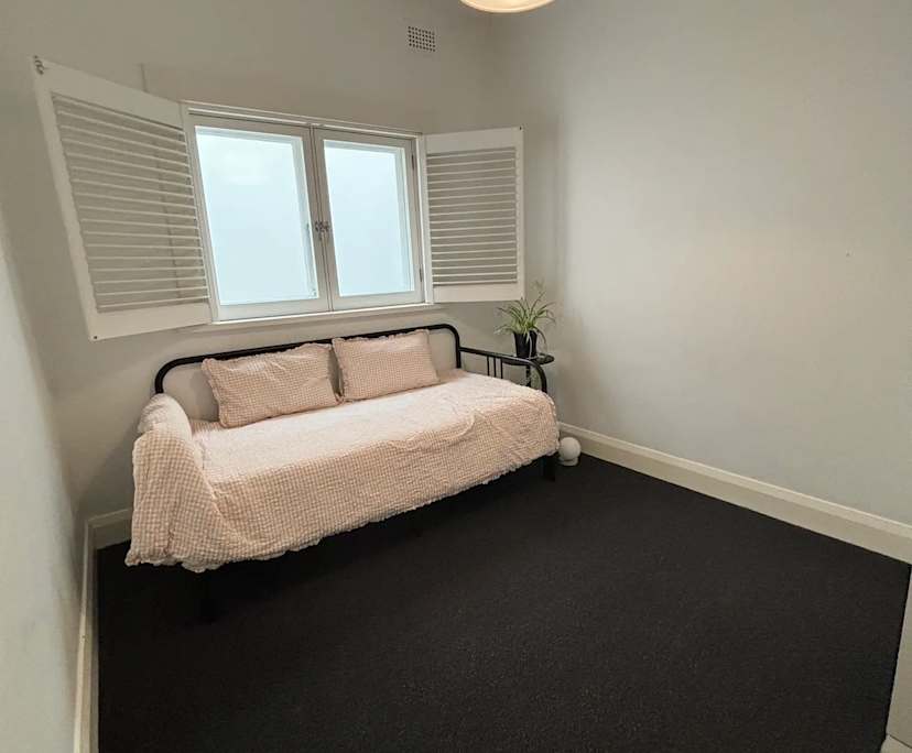 Unfurnished room in a flatshare