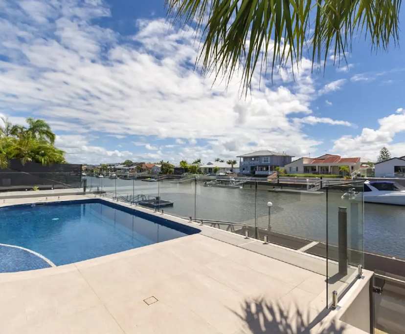 $350, Share-house, 5 bathrooms, Runaway Bay QLD 4216