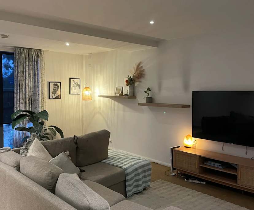 Unfurnished room in a flatshare