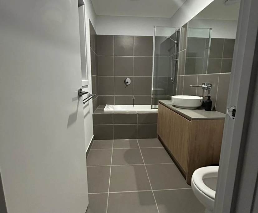 $250, Share-house, 3 bathrooms, Fraser Rise VIC 3336