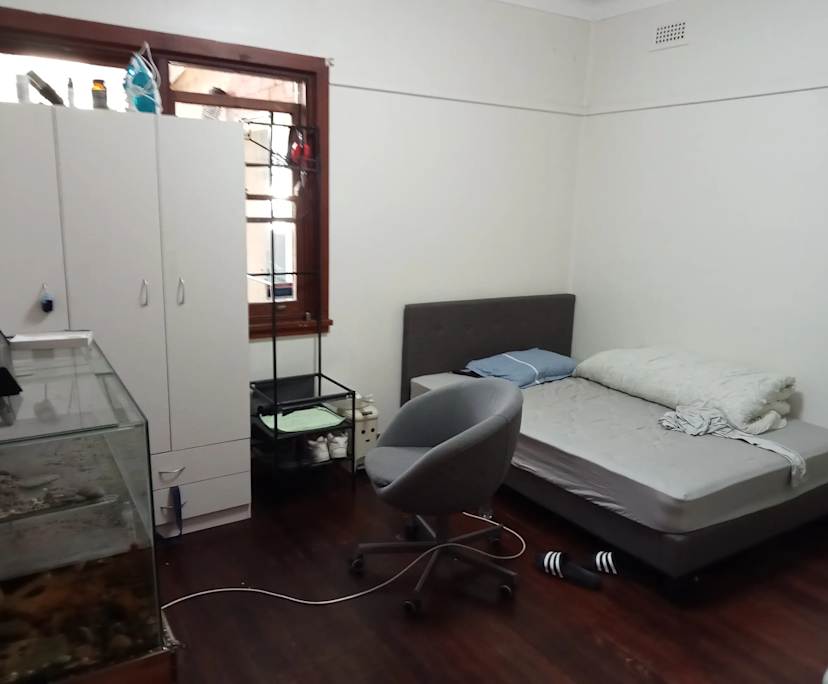 Room in a share house