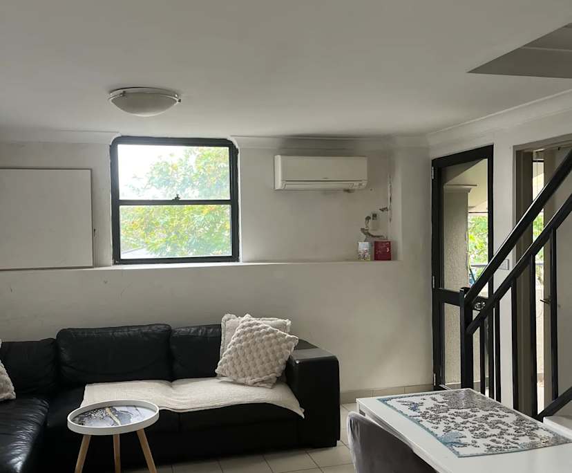 Furnished room with ensuite in a flatshare