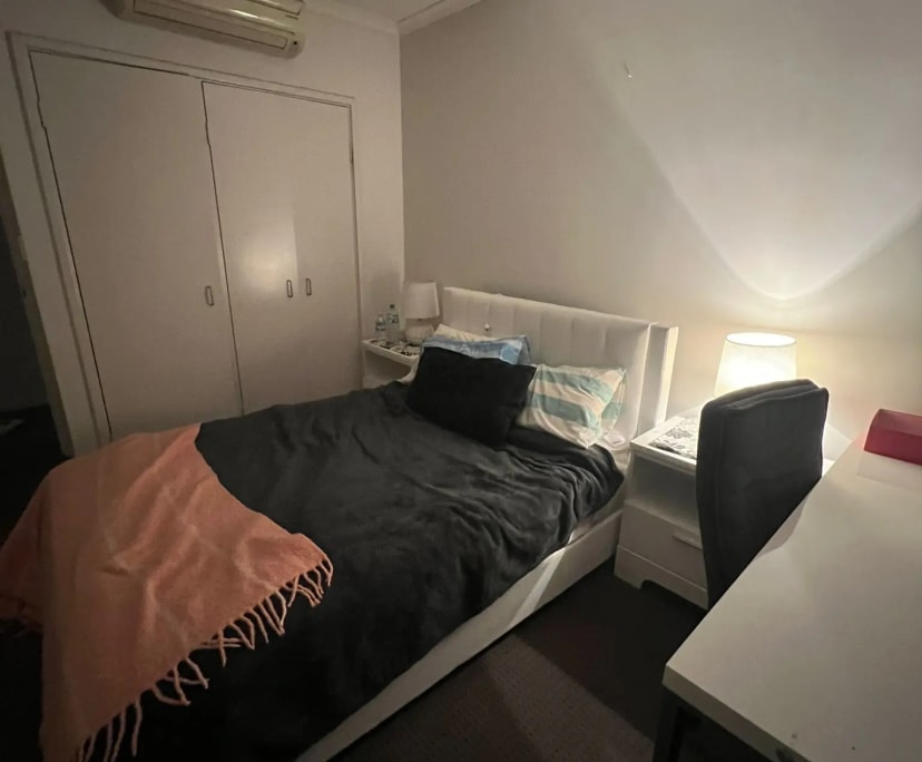 Furnished room in a flatshare