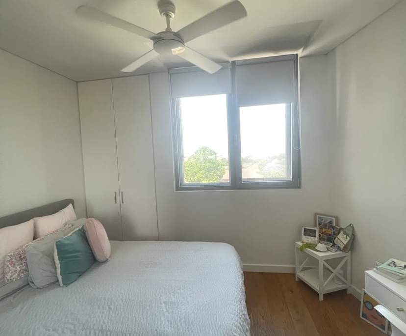 Unfurnished room with ensuite in a flatshare