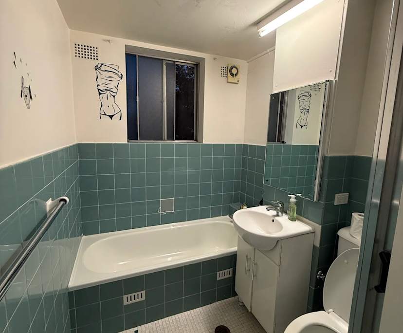 Furnished room in a flatshare