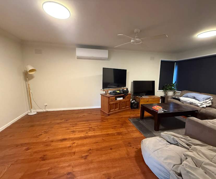 Room in a share house