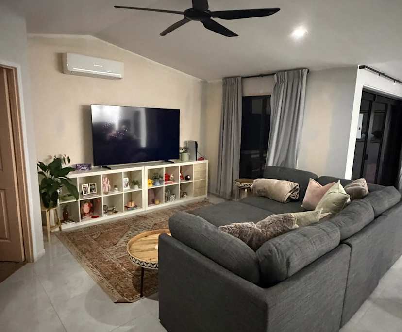 Room in a share house