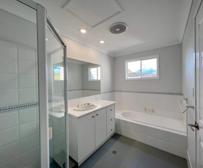 $270, Share-house, 3 bathrooms, Carrara QLD 4211
