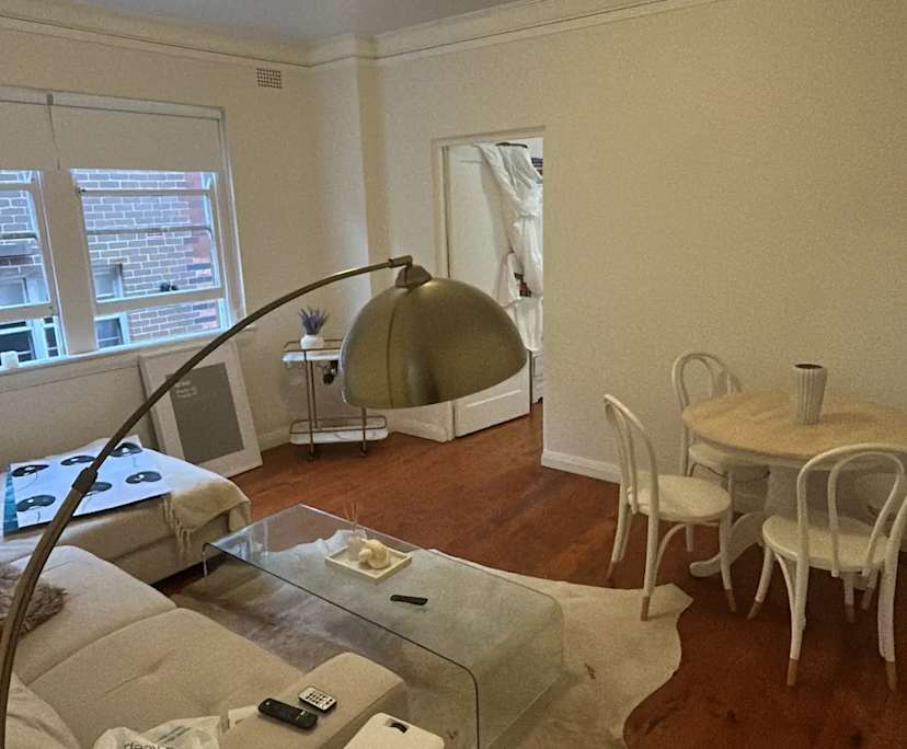 Furnished room in a flatshare