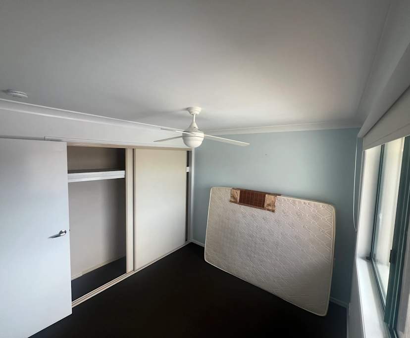 Room in a share house