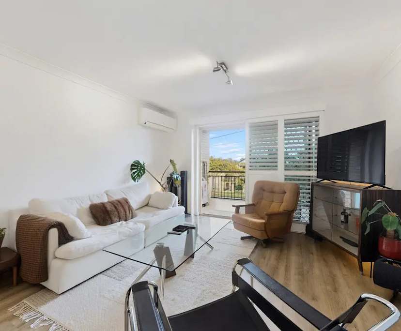 Unfurnished room with own bathroom