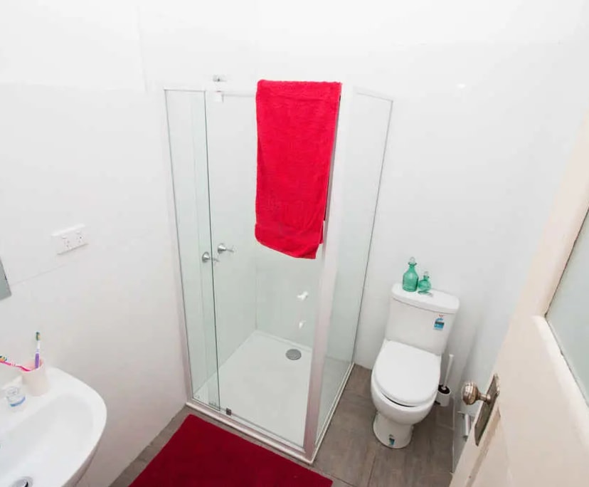 $350, Share-house, 6 bathrooms, St Kilda VIC 3182