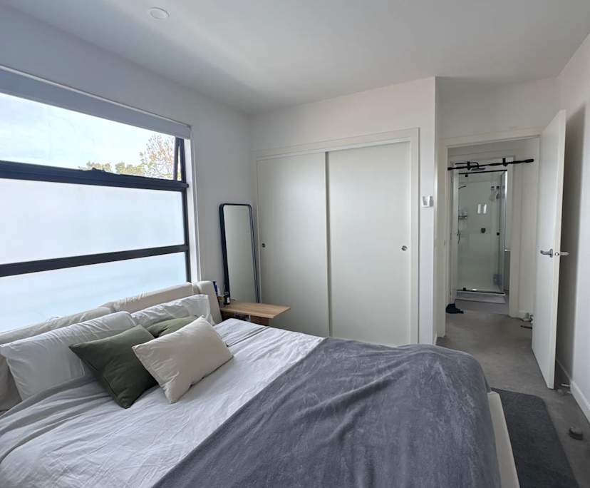 Furnished room with own bathroom