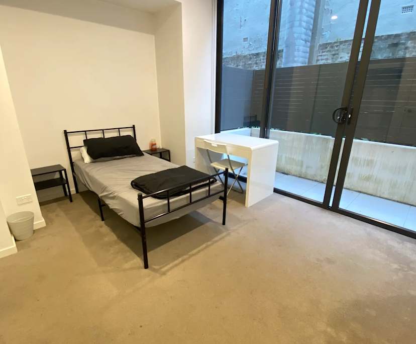 Furnished room in a flatshare