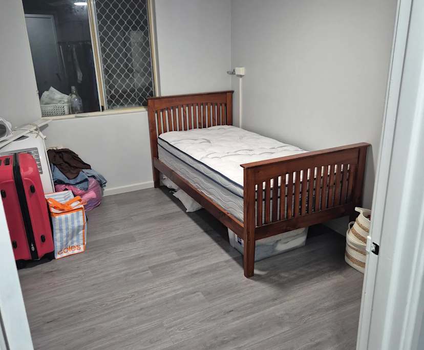 Room in a share house