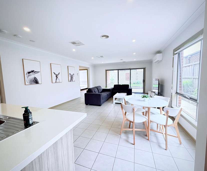 $320, Share-house, 4 bathrooms, Clyde North VIC 3978