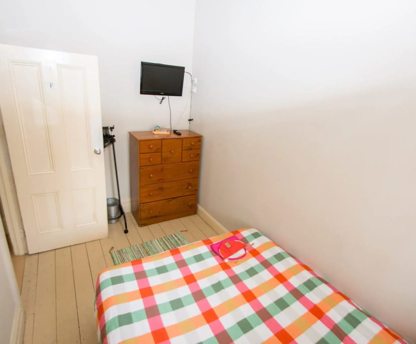 $350, Share-house, 6 bathrooms, Elwood VIC 3184