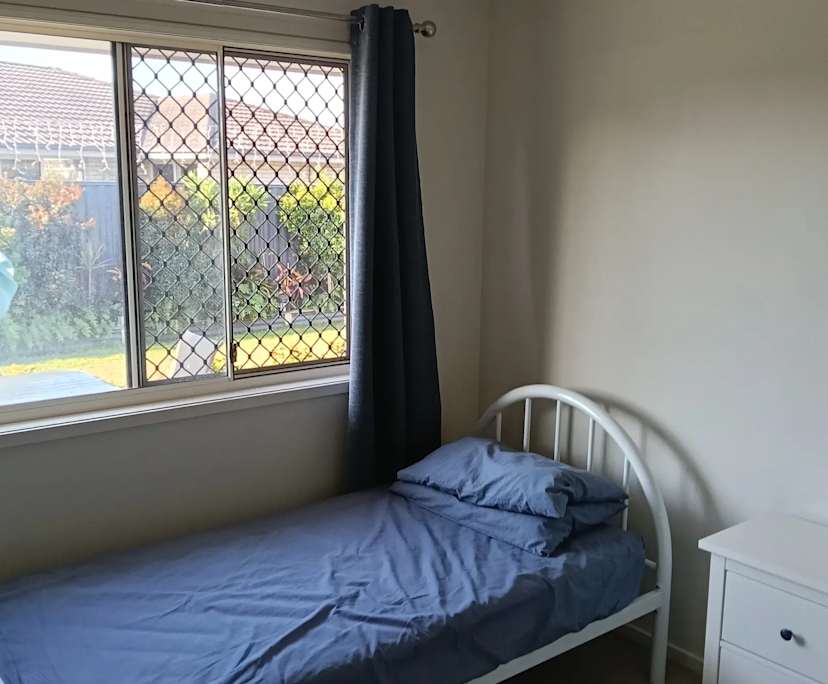 $250, Share-house, 3 bathrooms, Lowood QLD 4311